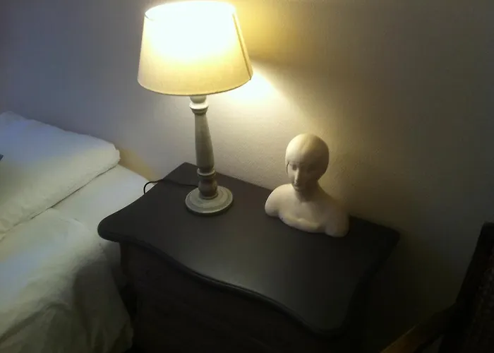 A Room In Parijs